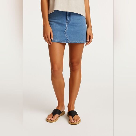 CROCS Shoes - Crocs Black Tan Thong Flip Flops Sandals 7 Lightweight Comfort Minimalist Beach